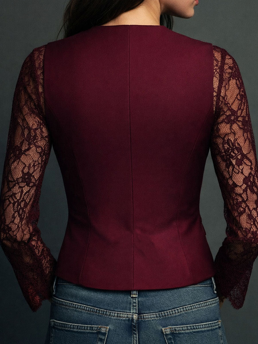 Blazer feminino preto com renda, elegante para o dia a dia e noite.