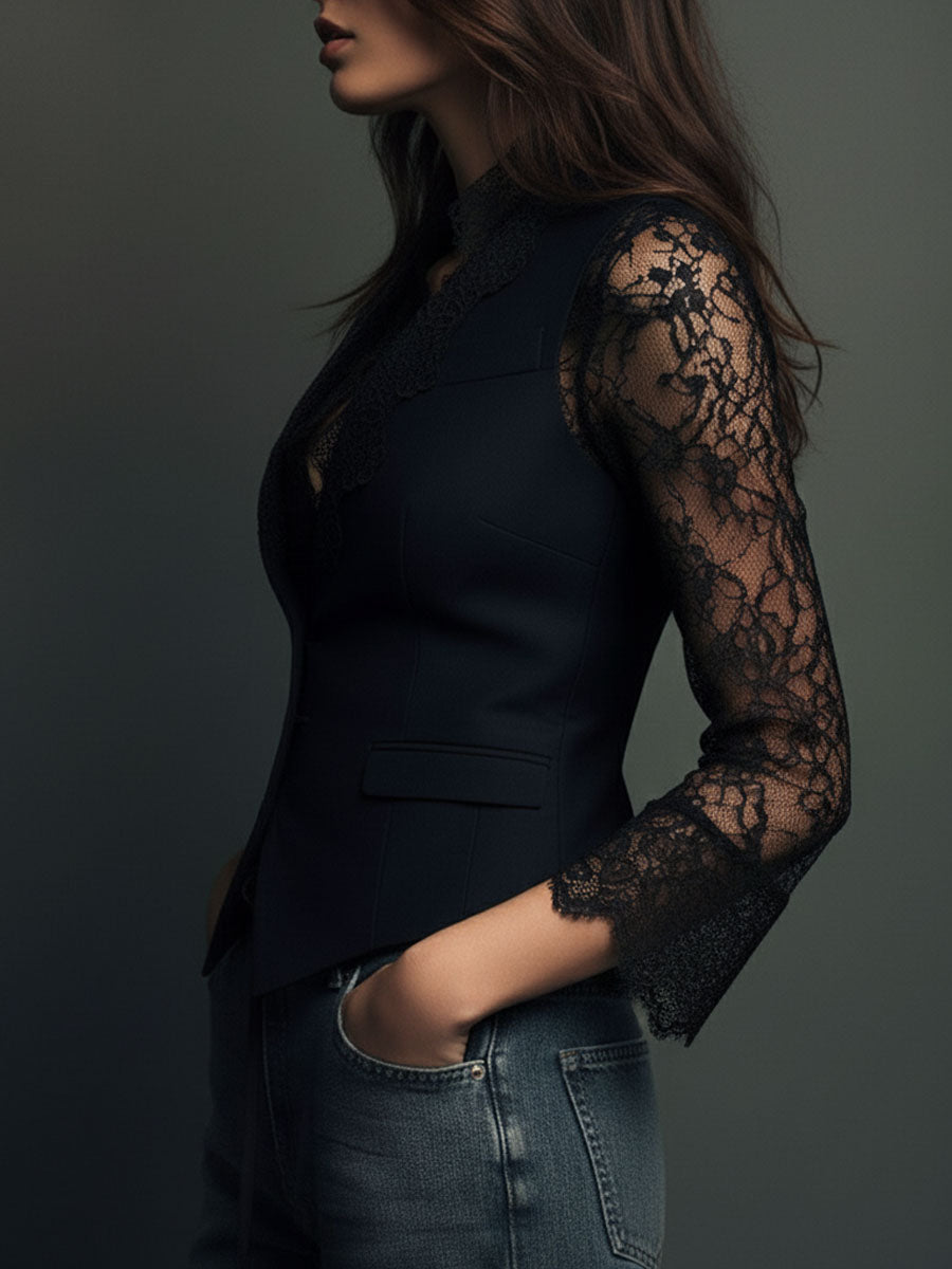 Blazer feminino bordô elegante com renda, ideal para eventos de noite.