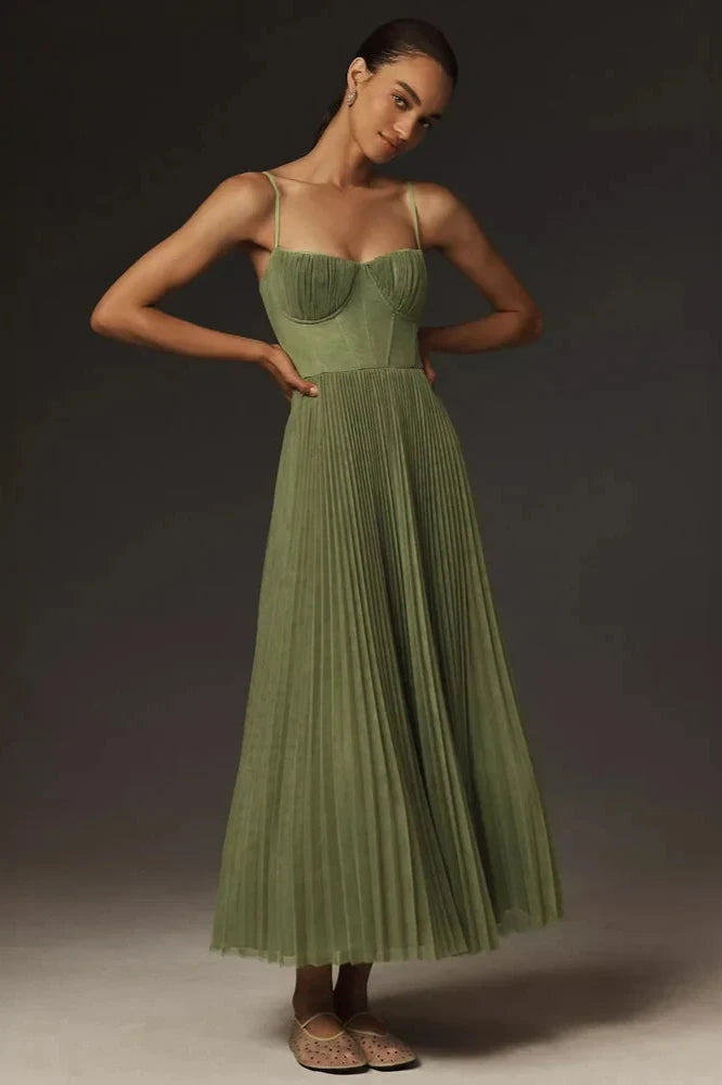 Vestido feminino midi plissado verde elegante para festas e cerimônias. Ideal para a primavera/verão.