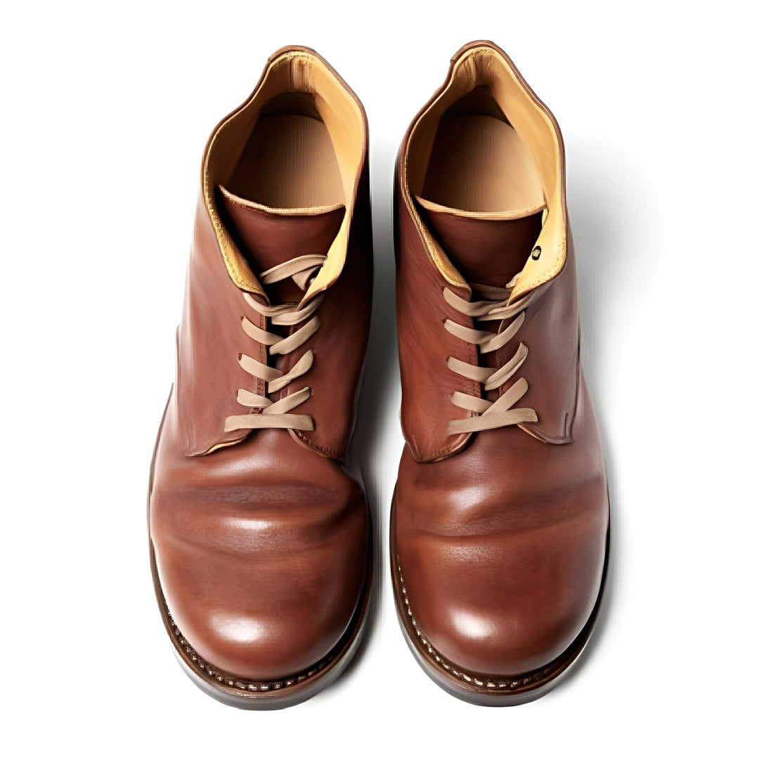 Botas masculinas Roscoe clássicas de cano redondo, perfeitas para estilo casual e social. Calçado masculino versátil e elegante.