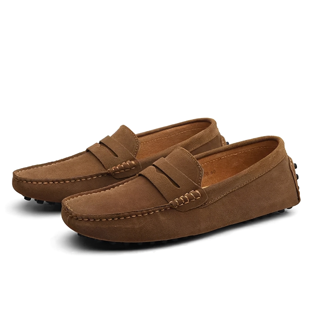Calçado masculino casual chic. Mocassins de verão/primavera, combinando elegância e praticidade.