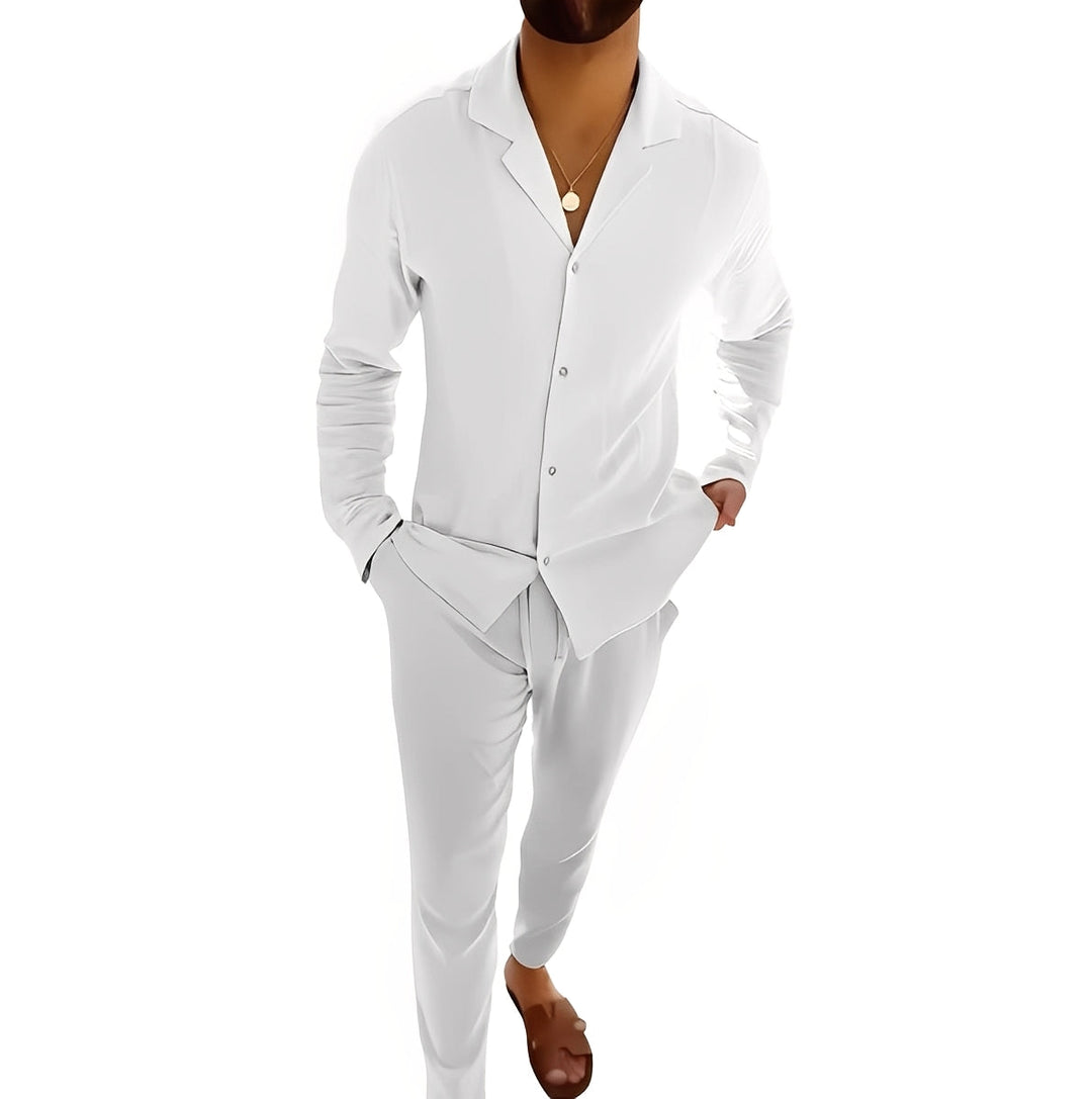 Roupa masculina de verão confortável: conjunto casual com camisa manga longa e calça leve, para o dia a dia.
