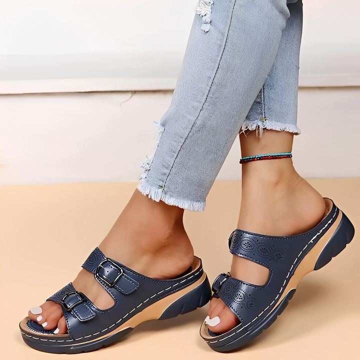 Par de sandálias femininas de verão ultraconfortáveis para caminhadas. Calçado casual ideal para o dia a dia.