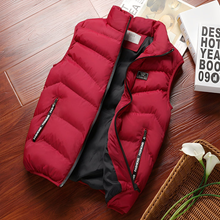 Colete masculino versátil, leve e casual, essencial para moda masculina e vestuário no outono e inverno.