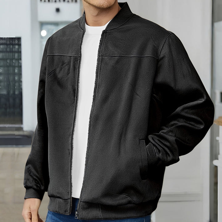 Blusão bomber masculino versátil, perfeito para moda casual e looks de dia a dia.