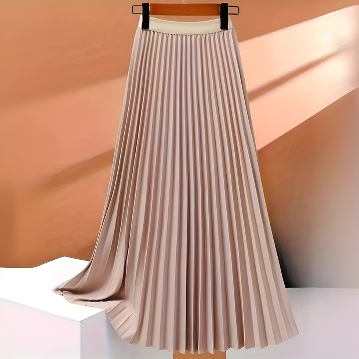 Detalhe da saia midi plissada feminina, destacando a cintura alta e o tecido elegante.