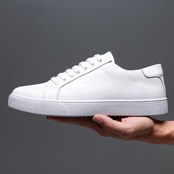 Estiloso tênis masculino Dominik com acabamento escovado. Calçado casual elegante para o homem moderno, com muito conforto.