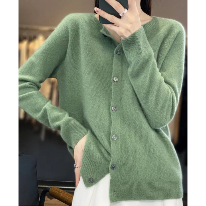 Moda feminina de inverno: suéter de malha. Gola redonda, elegante, manga comprida para estilo e conforto.
