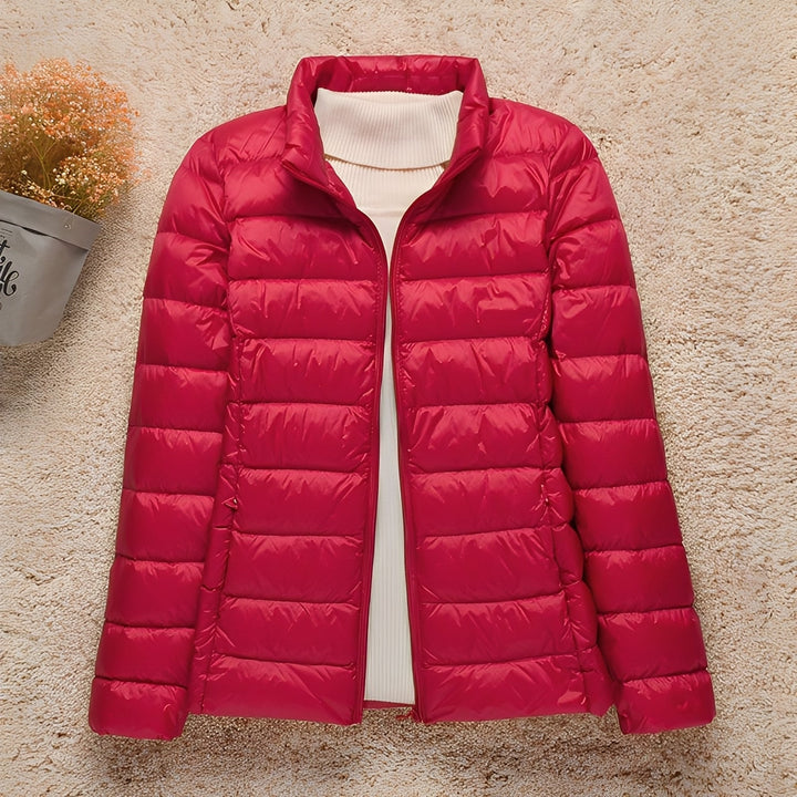 Estilo casual: Jaqueta Milani feminina com acolchoado leve, ideal para o dia a dia e estações frias.