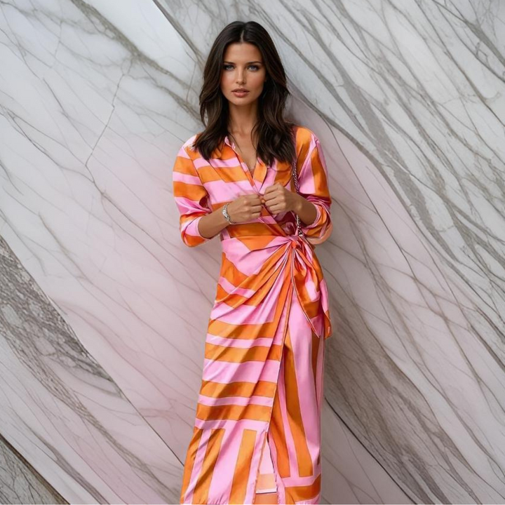 Peça de moda: Vestido feminino envelope estampado, cores vibrantes, estilo verão-primavera, elegante.