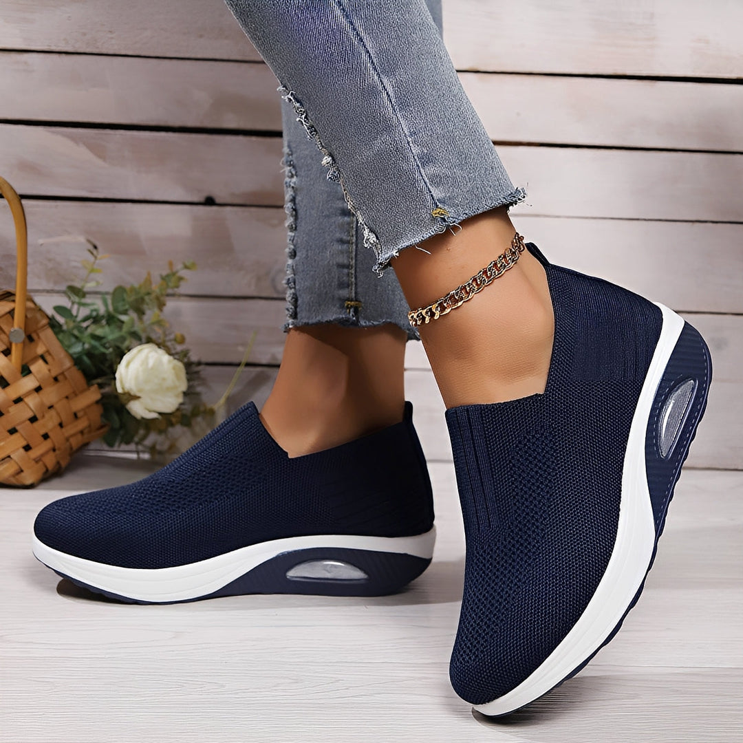 Sapatos femininos elegantes e respiráveis. Conforto e suporte essenciais para o estilo casual de verão e dia a dia.