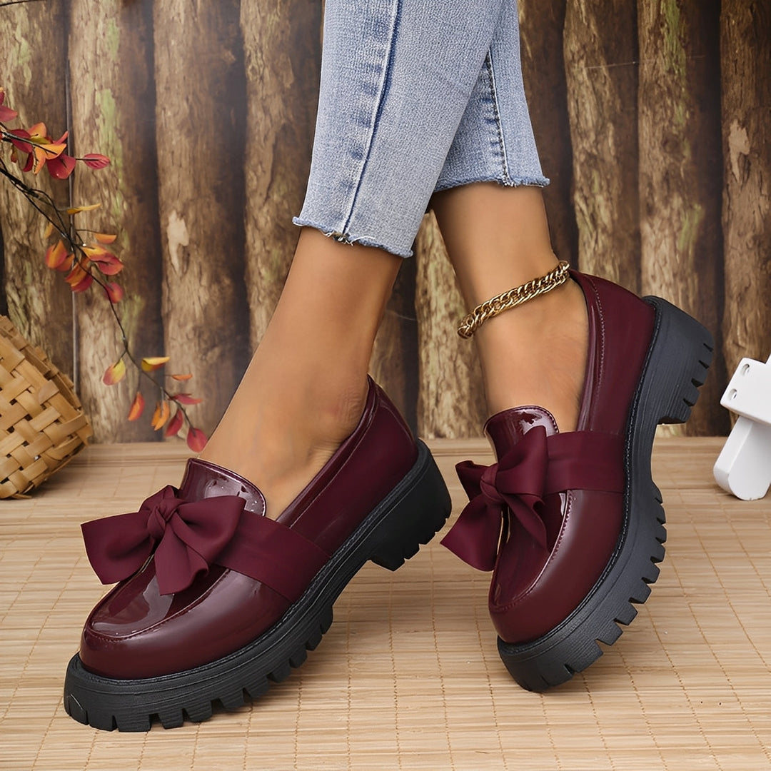 Sapatos femininos plataforma de conforto com sola grossa. Disponíveis em vermelho e preto, perfeitos para moda casual.
