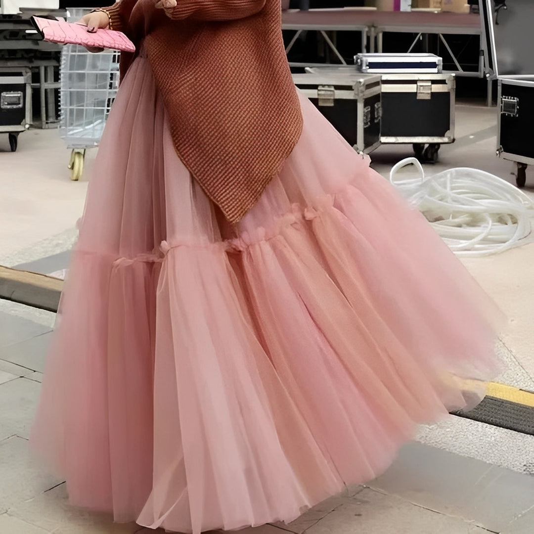 Saia Feminina Elegante Madeline com babados, romântica e casual para a moda verão.