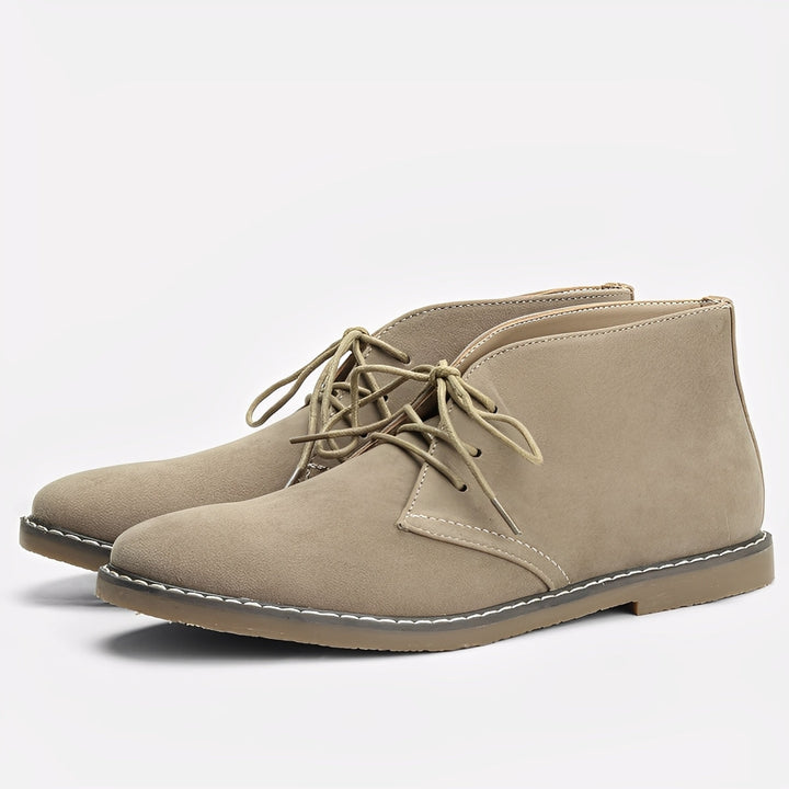 Botas masculinas Kendrick de estilo clássico com cadarço, ideais para conforto duradouro em tamanhos grandes.