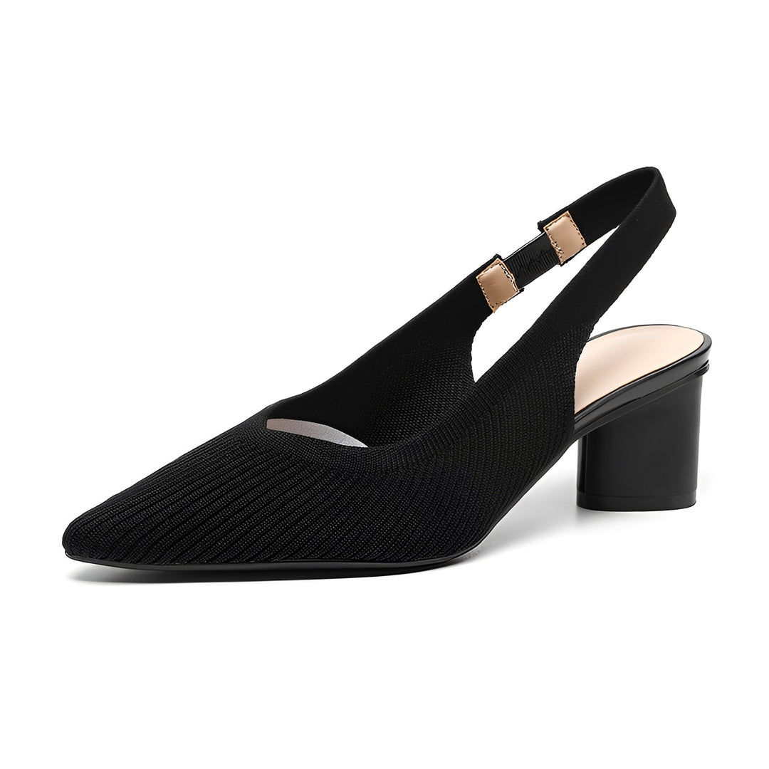 Sandálias femininas com salto, modelo slingback para um visual estiloso e confortável.