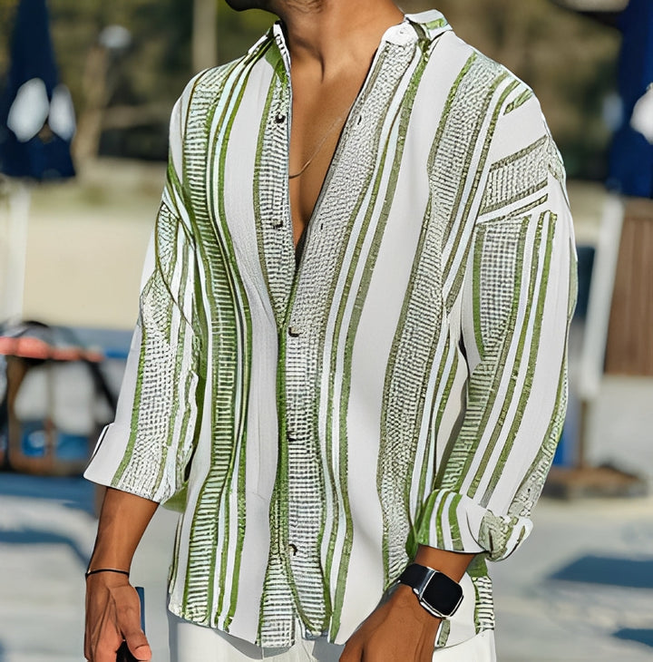 Camisa Rocco listrada masculina, perfeita para um estilo casual elegante. Roupa moderna e versátil para lazer.