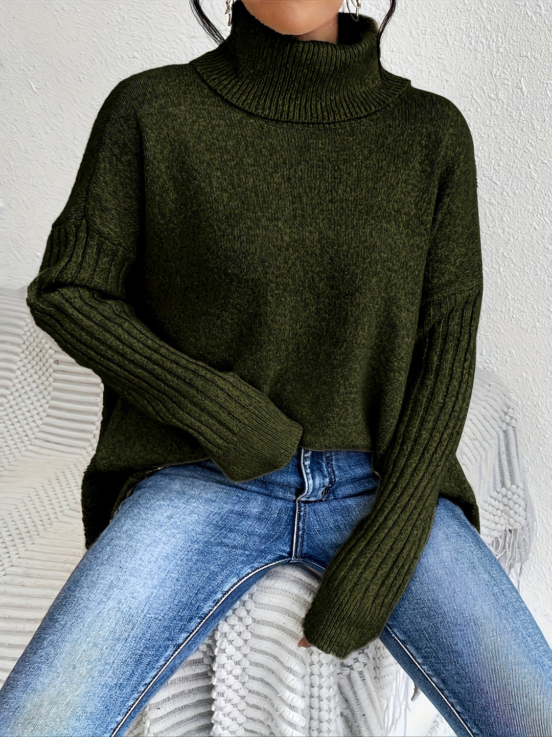 Camisa polo feminina oversized listrada, toque moderno. Ideal para moda casual feminina.
