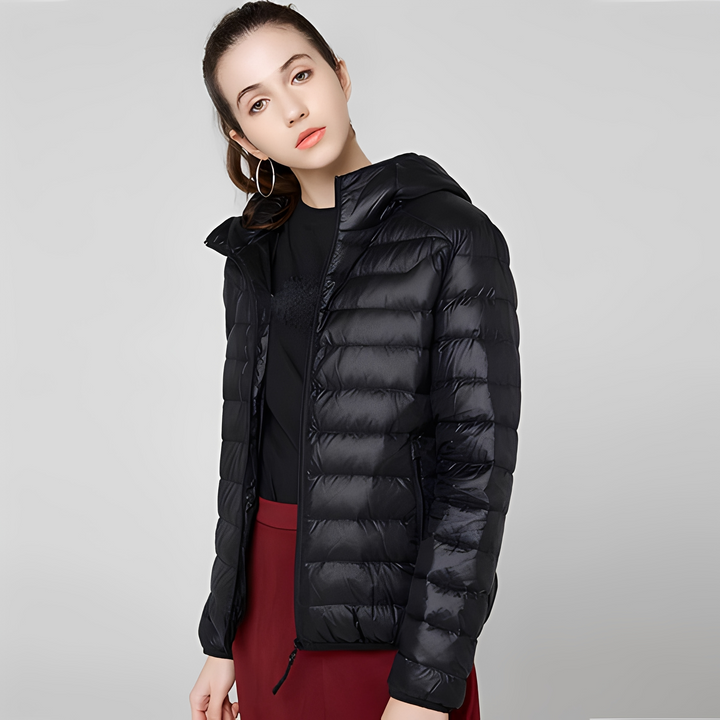 Jaqueta feminina ultraleve, ideal para outono/inverno. Confortável, moderna e de estilo casual versátil.