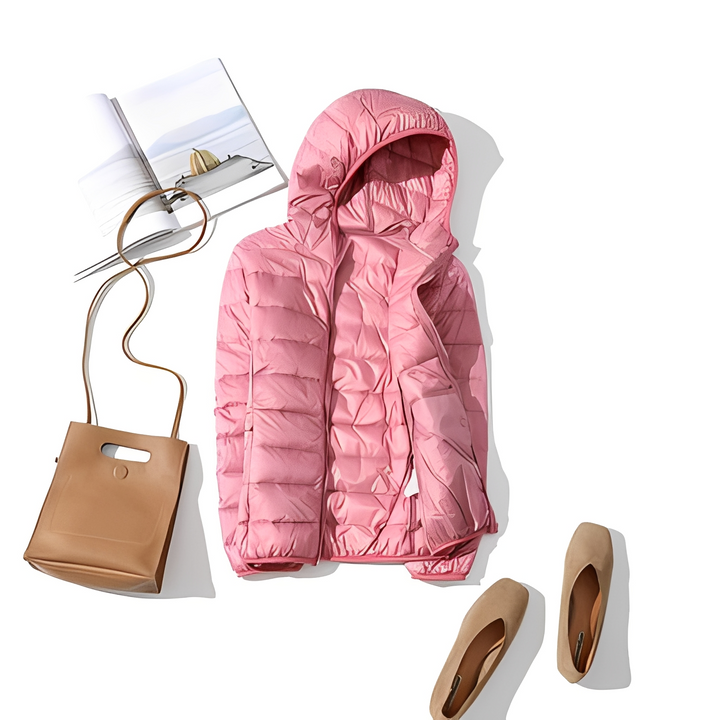 Agasalho feminino ultraleve, ideal para viagem. Oferece conforto e praticidade em qualquer estação.