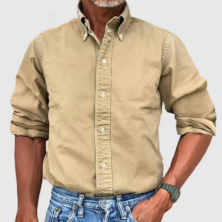 Camisa masculina vintage com efeito desgastado para estilo casual e moda verão.