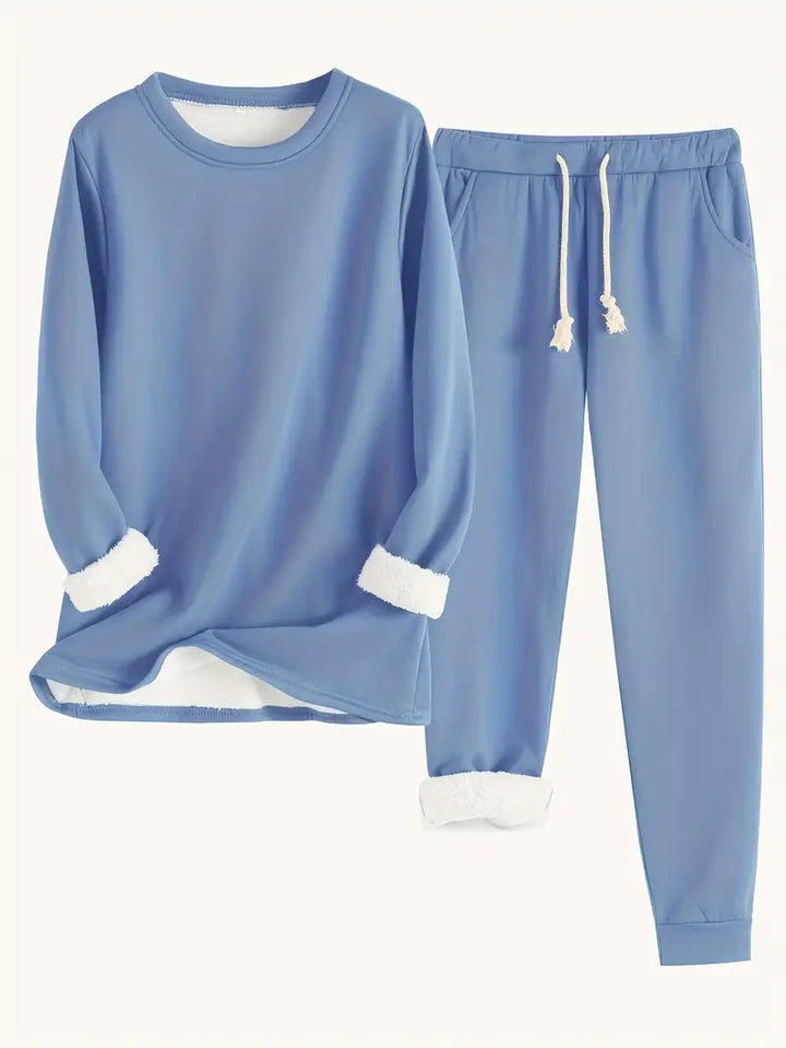 Conjunto lounge feminino de moletom e calça jogger confortável, ideal para relaxar em casa no inverno.