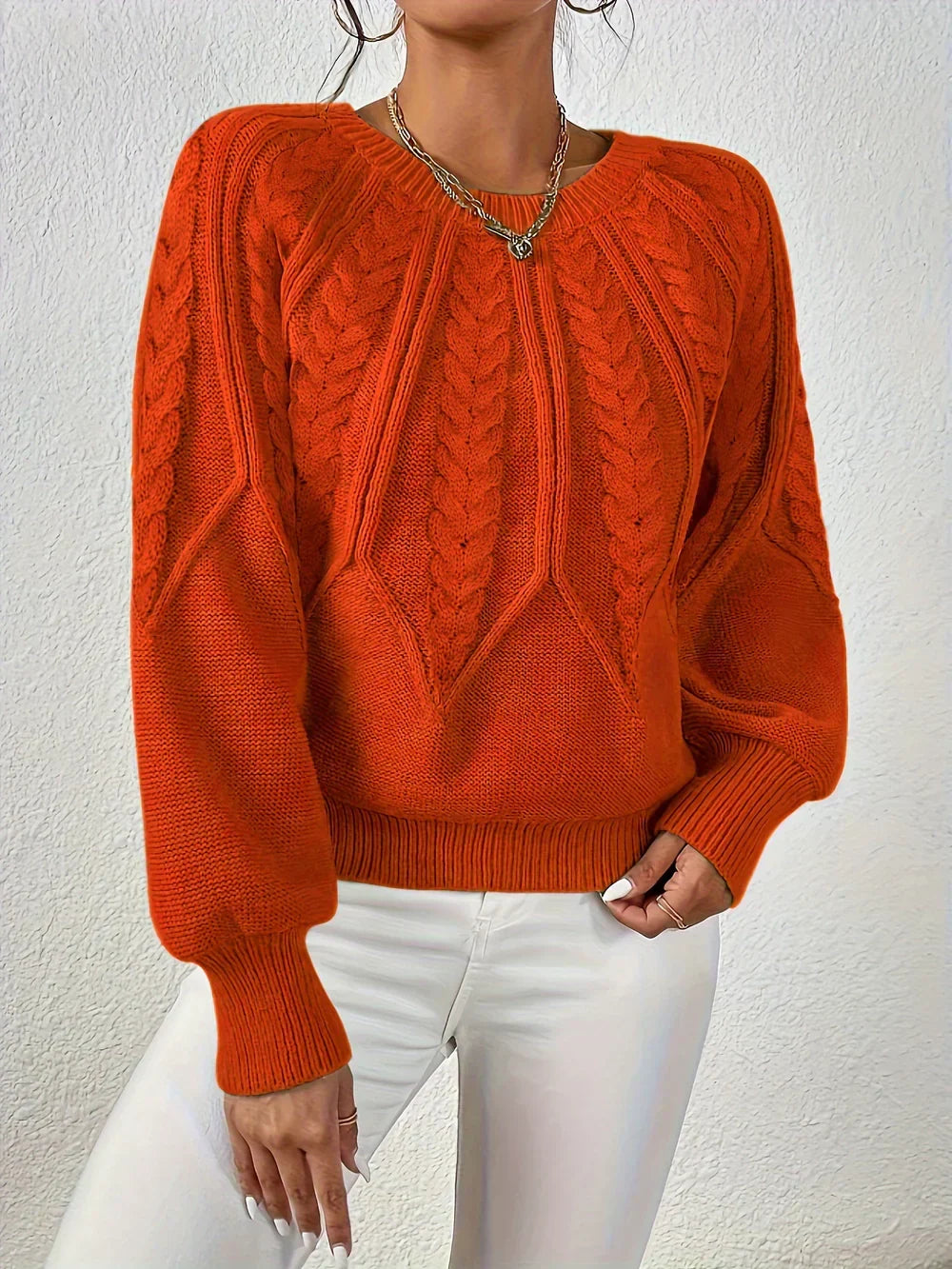 Suéter feminino de crochê, tendência de moda. Blusa de frio com manga longa para look casual elegante.