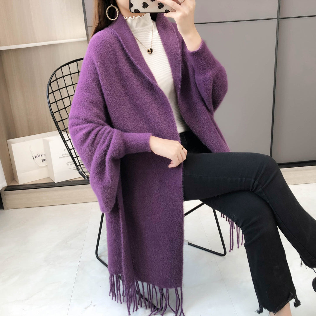 Casaco feminino com franjas, jaqueta elegante, unindo conforto e estilo, tendência outono/inverno.