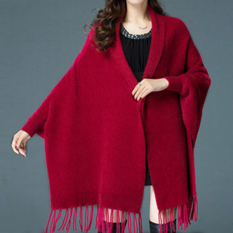 Casaco feminino de franjas, versátil e moderno, ideal para a moda casual chic e estilo inverno.