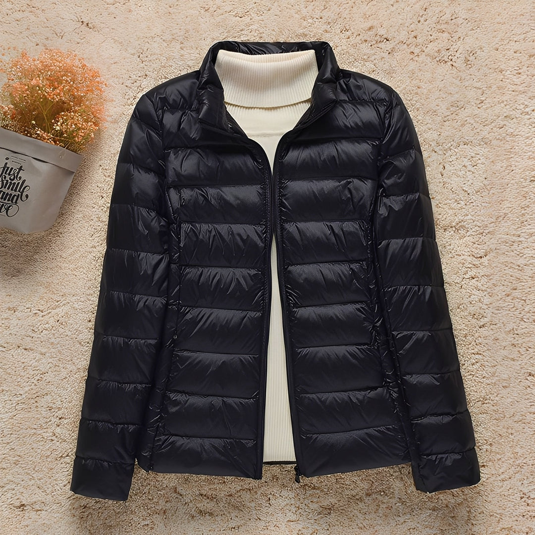 Moda feminina: Jaqueta Milani leve e acolchoada, essencial para um inverno confortável e estiloso.