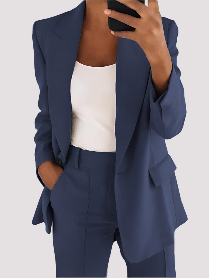 Conjunto feminino formal de duas peças elegante, com blazer e calça social, ideal para moda escritório.