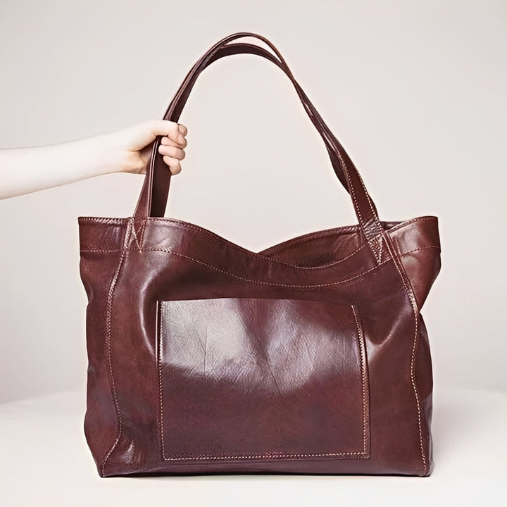 Grande bolsa de ombro feminina clássica, ideal para compor looks versáteis e elegantes com estilo.