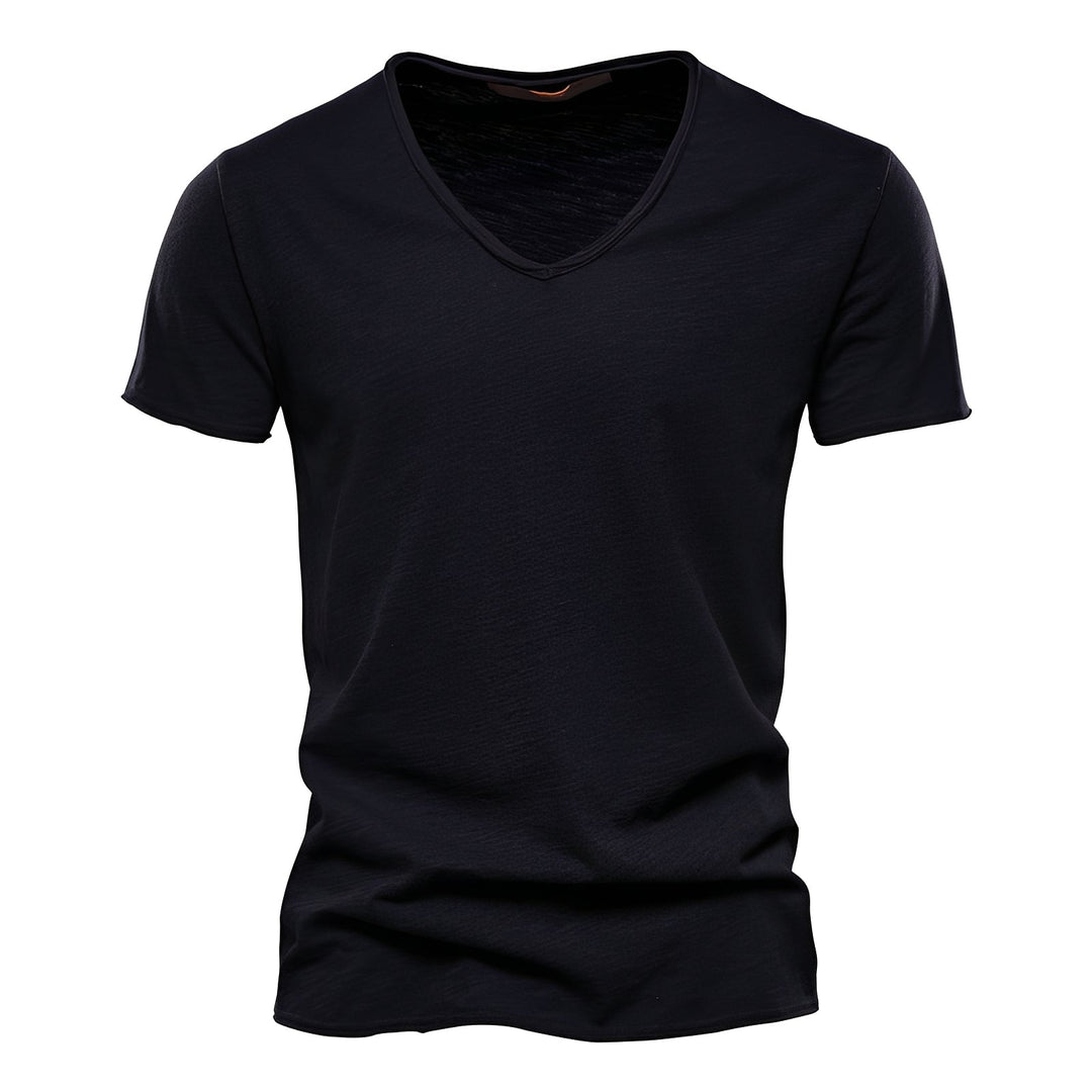 Camiseta feminina com decote em V, super confortável e versátil para o verão. Estilo casual e moda dia a dia.