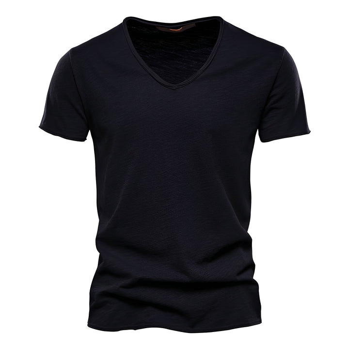 Camiseta feminina com decote em V, super confortável e versátil para o verão. Estilo casual e moda dia a dia.