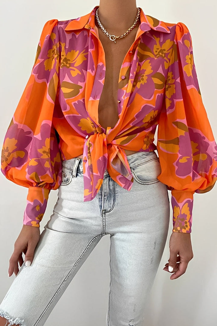 Blusa feminina elegante com mangas bufantes, ideal para o verão. Conforto e estilo casual chic.