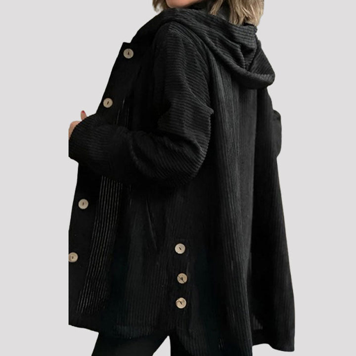 Jaqueta feminina com capuz para outono/inverno, em tecido confortável, pronta para o frio.