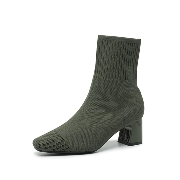 Bota feminina de inverno aquecida, com salto, solado antiderrapante para maior segurança e estilo no frio.