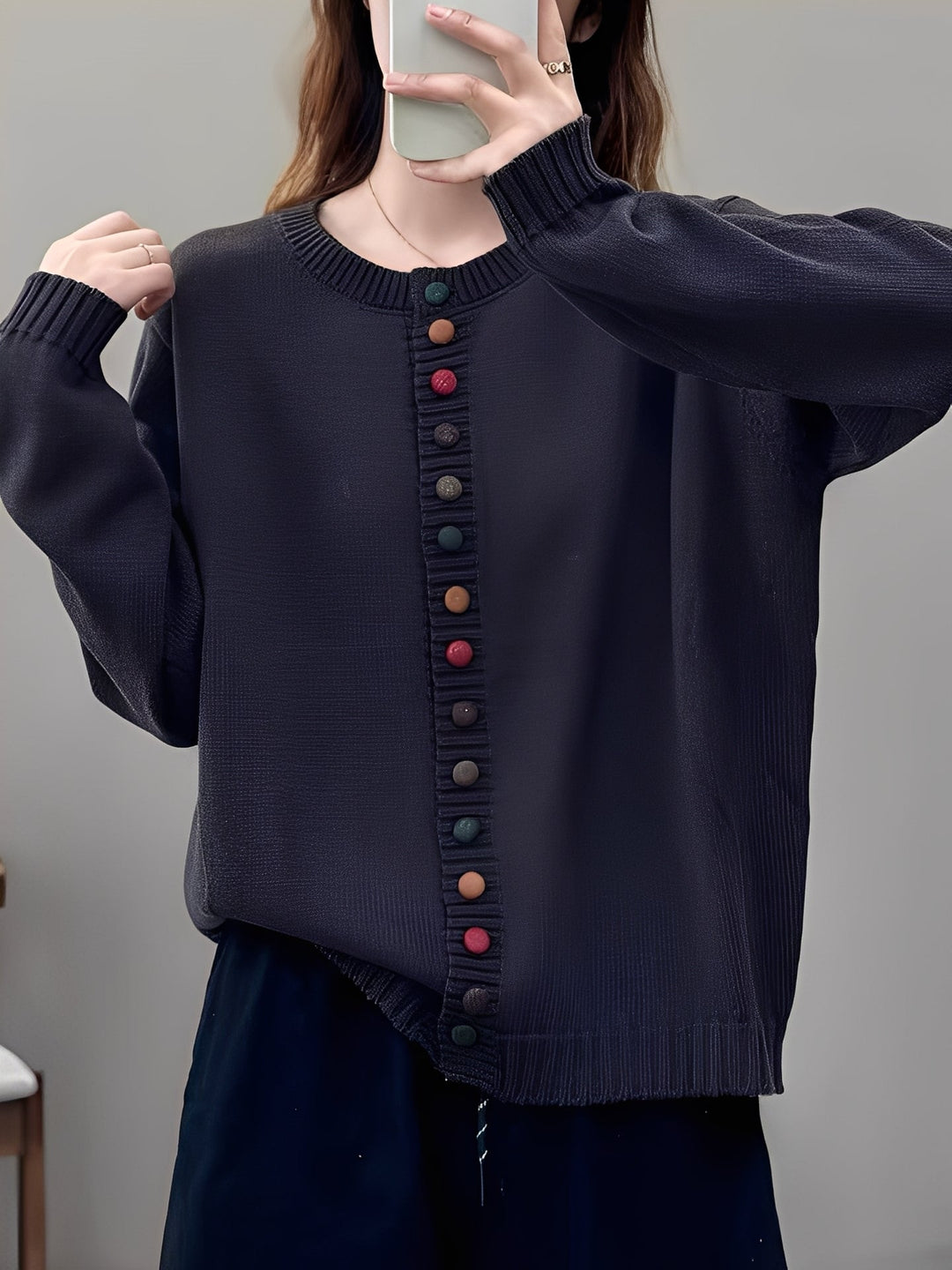Cardigan feminino versátil para o dia a dia. Leve, ideal para outono, primavera e noites frescas de verão.