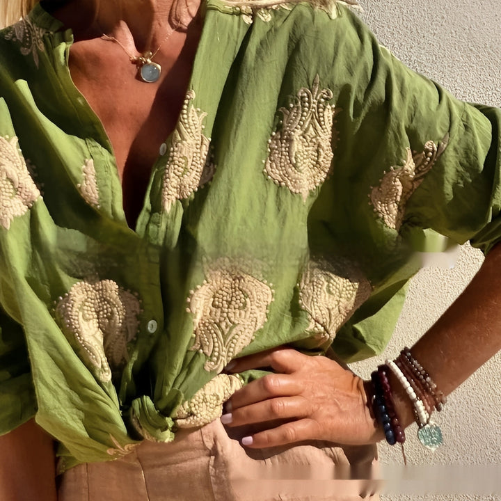 Blusa feminina de verão, casual e confortável, em cores vibrantes, um top elegante para moda diária.