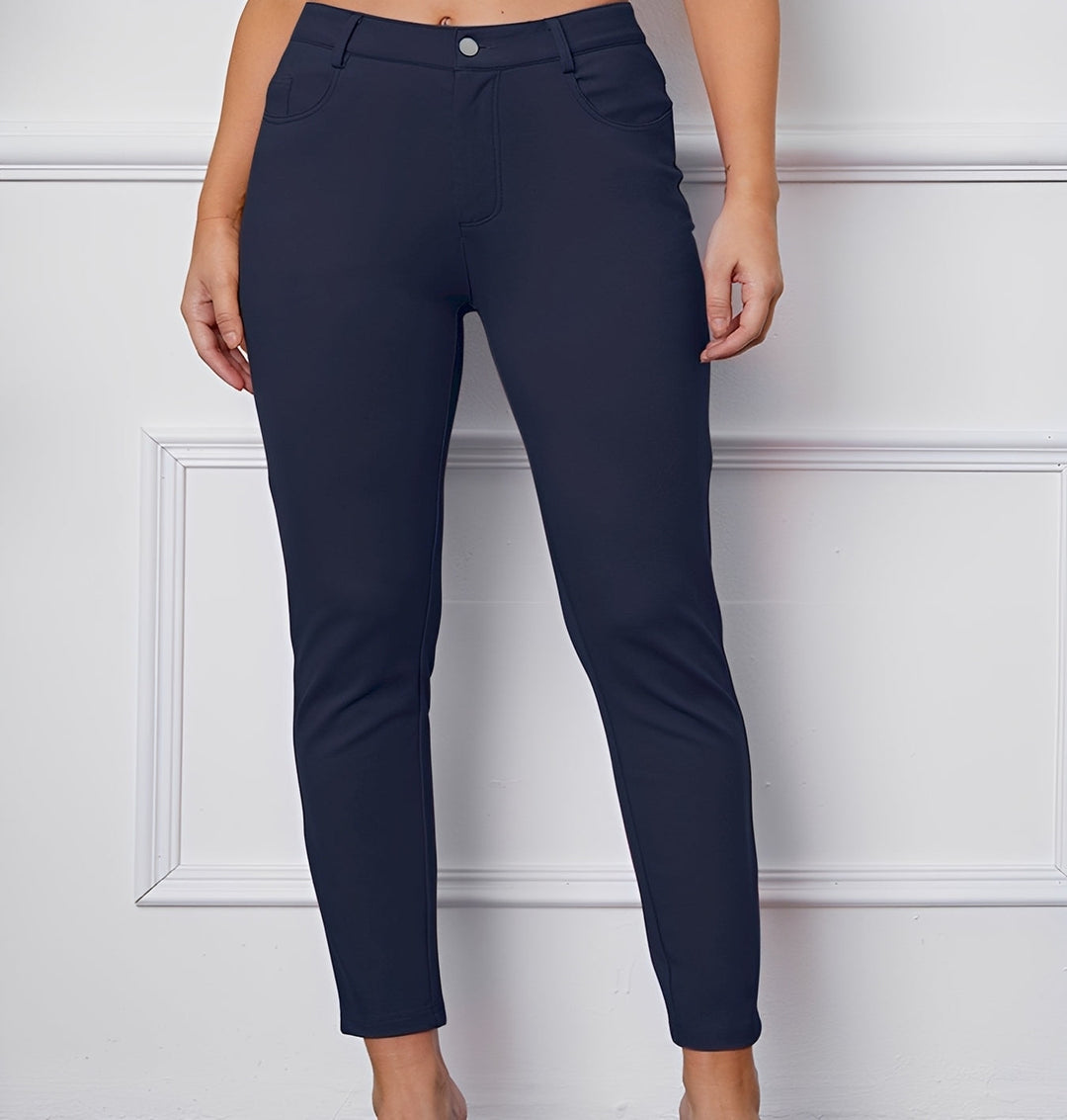 Detalhe do tecido macio da calça feminina casual elástica, priorizando conforto e qualidade para uso diário.