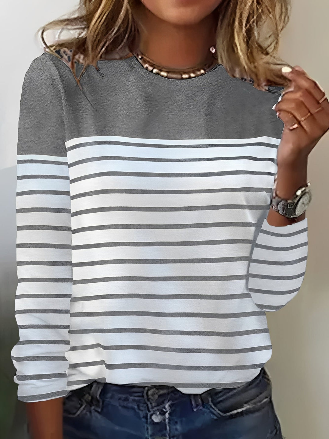 Camisa feminina elegante de manga longa para outono, perfeita para moda casual e versátil.