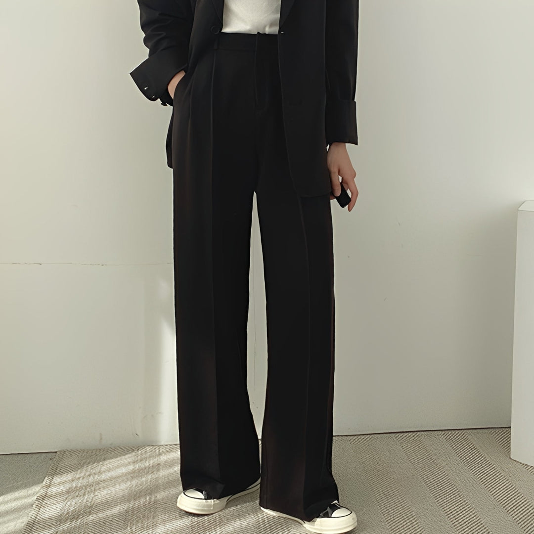 Look profissional: conjunto feminino Betty com blazer social e calça elegante, ideal para o trabalho e eventos.