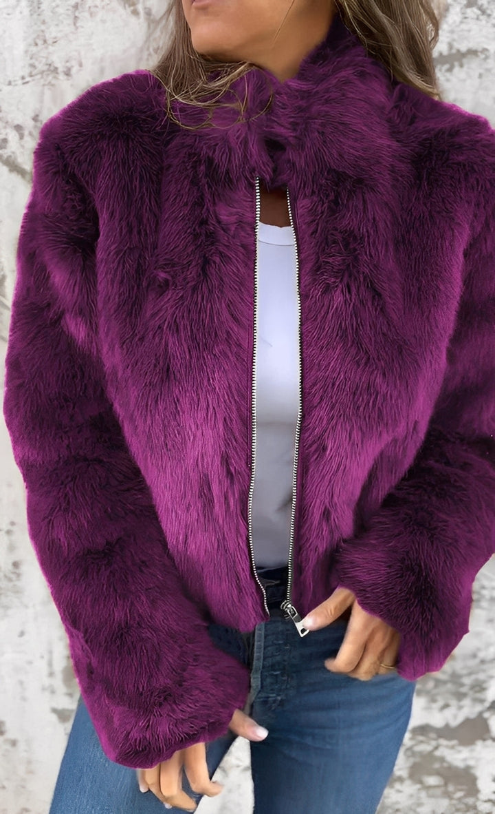 Casaco feminino de inverno aconchegante, design elegante para outwear casual e moda com máximo conforto.