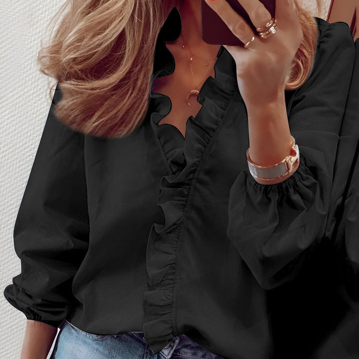 Moda feminina: blusa elegante com babados, decote V, para casual, escritório e conforto na primavera.