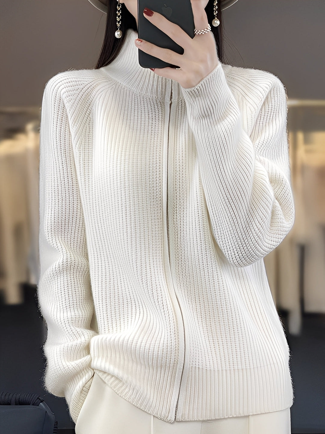 Casaco feminino Brylee versátil, com zíper e capuz. Conforto e moda feminina para outono e inverno.