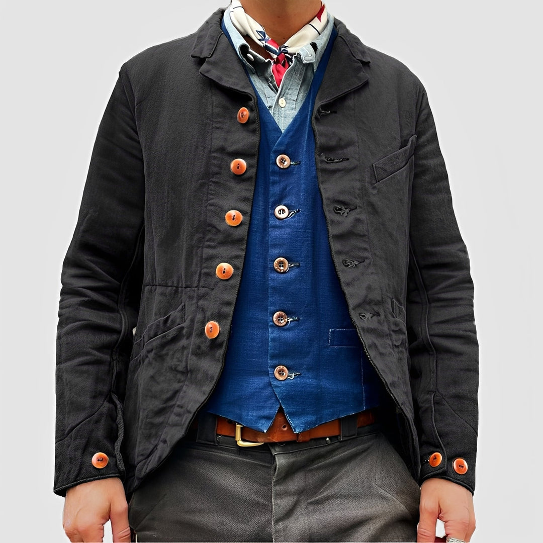 Homem vestindo jaqueta casual masculina com vários bolsos, perfeita para a moda do dia a dia.