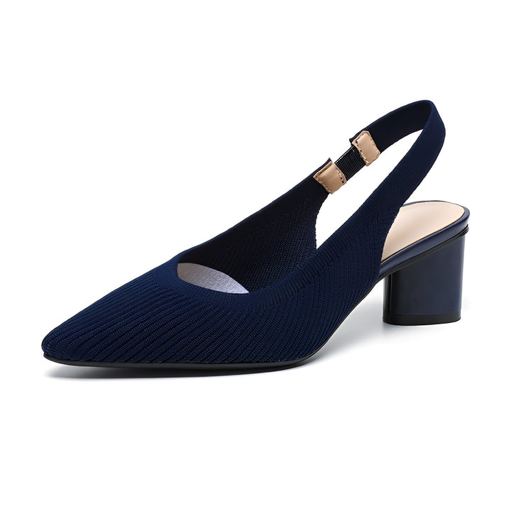 Sandália feminina elegante de salto slingback, essencial para um guarda-roupa de verão.