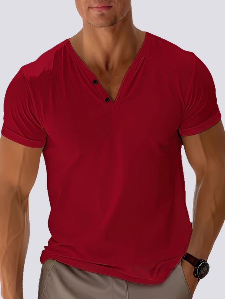 Camiseta masculina de decote em V em cores variadas. Roupa dia a dia com estilo casual e conforto garantido.