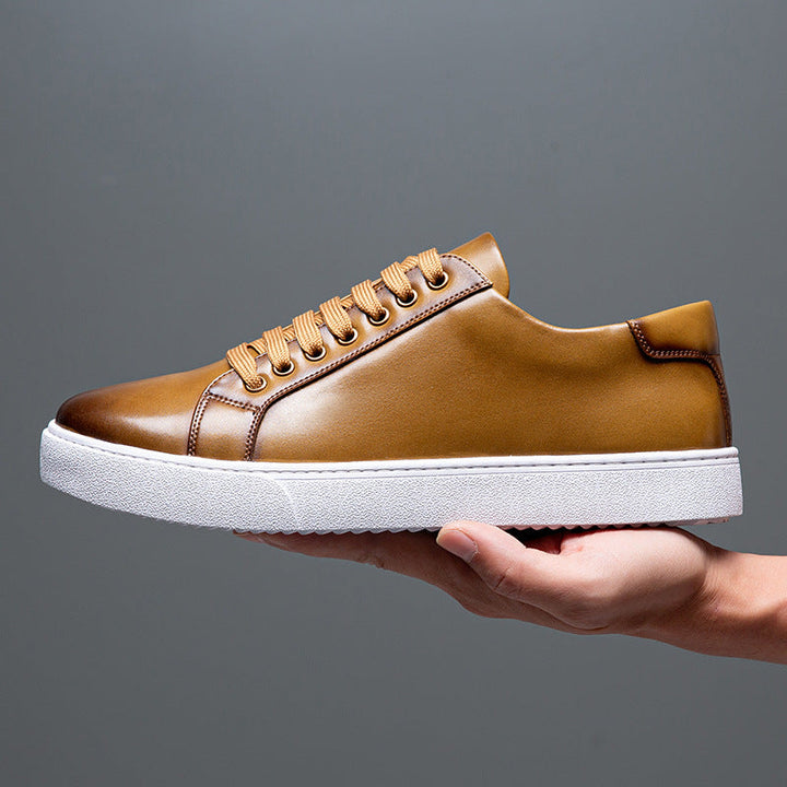 Tênis masculino Dominik escovado, estilo casual elegante, ideal para o dia a dia com conforto e versatilidade.