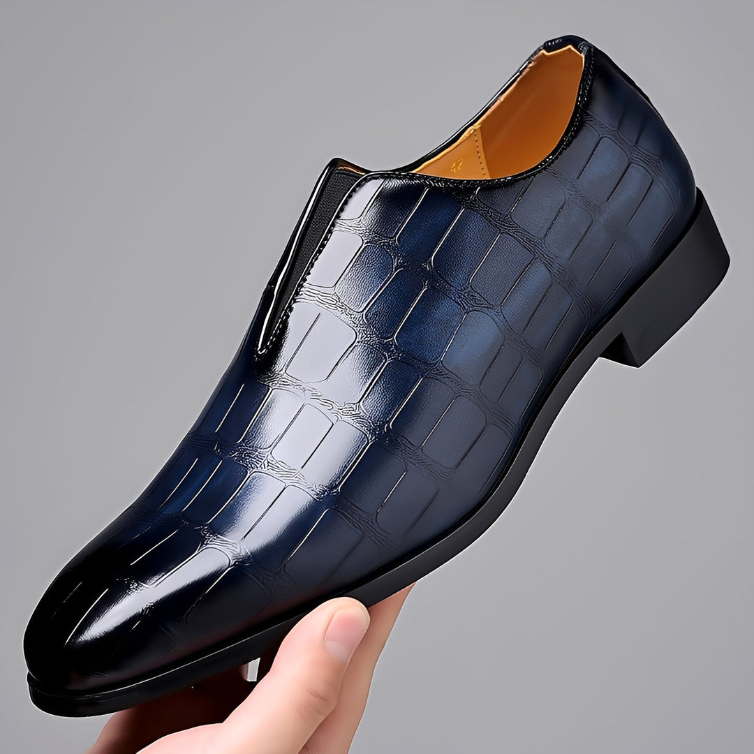 Calçado masculino versátil: mocassim preto para o dia a dia. Sapatos casuais e formais que combinam moda e conforto.