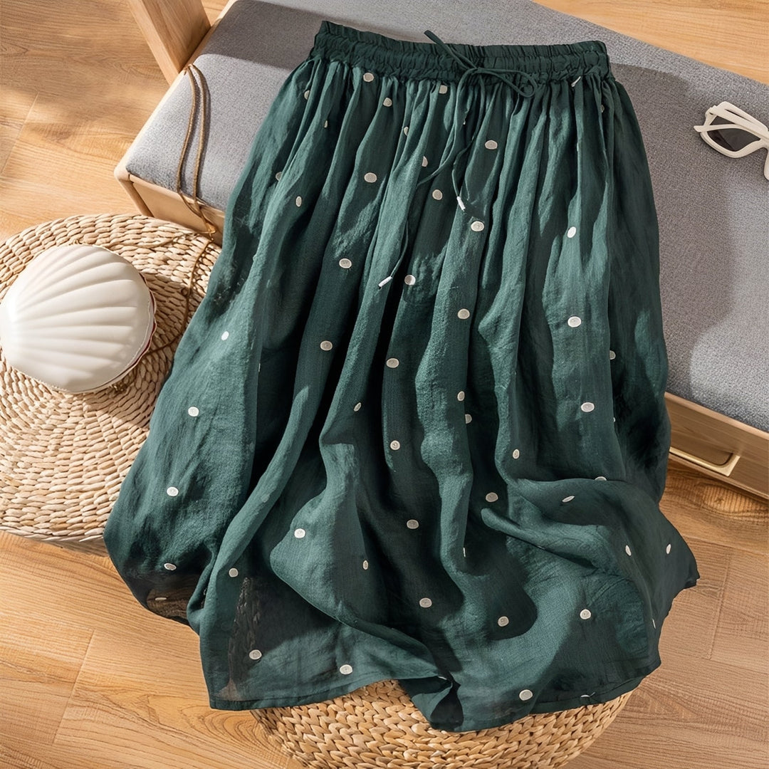 Modelo de saia feminina de bolinhas Thea, estilo casual e elegante. Peça versátil para a moda verão, confortável e chic.